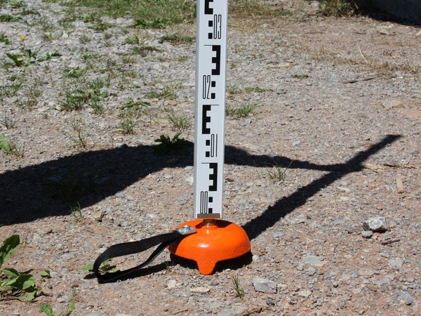 Bodenplatte ohne Spitzen, Grauguss, orange