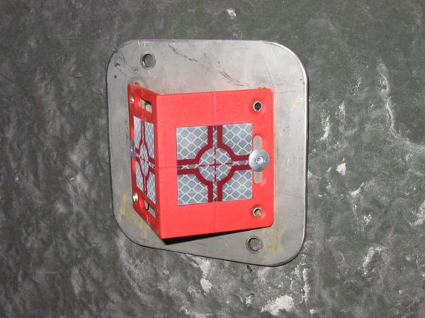 Edelstahl-Adapter m. Winkelverm.plakette, rot