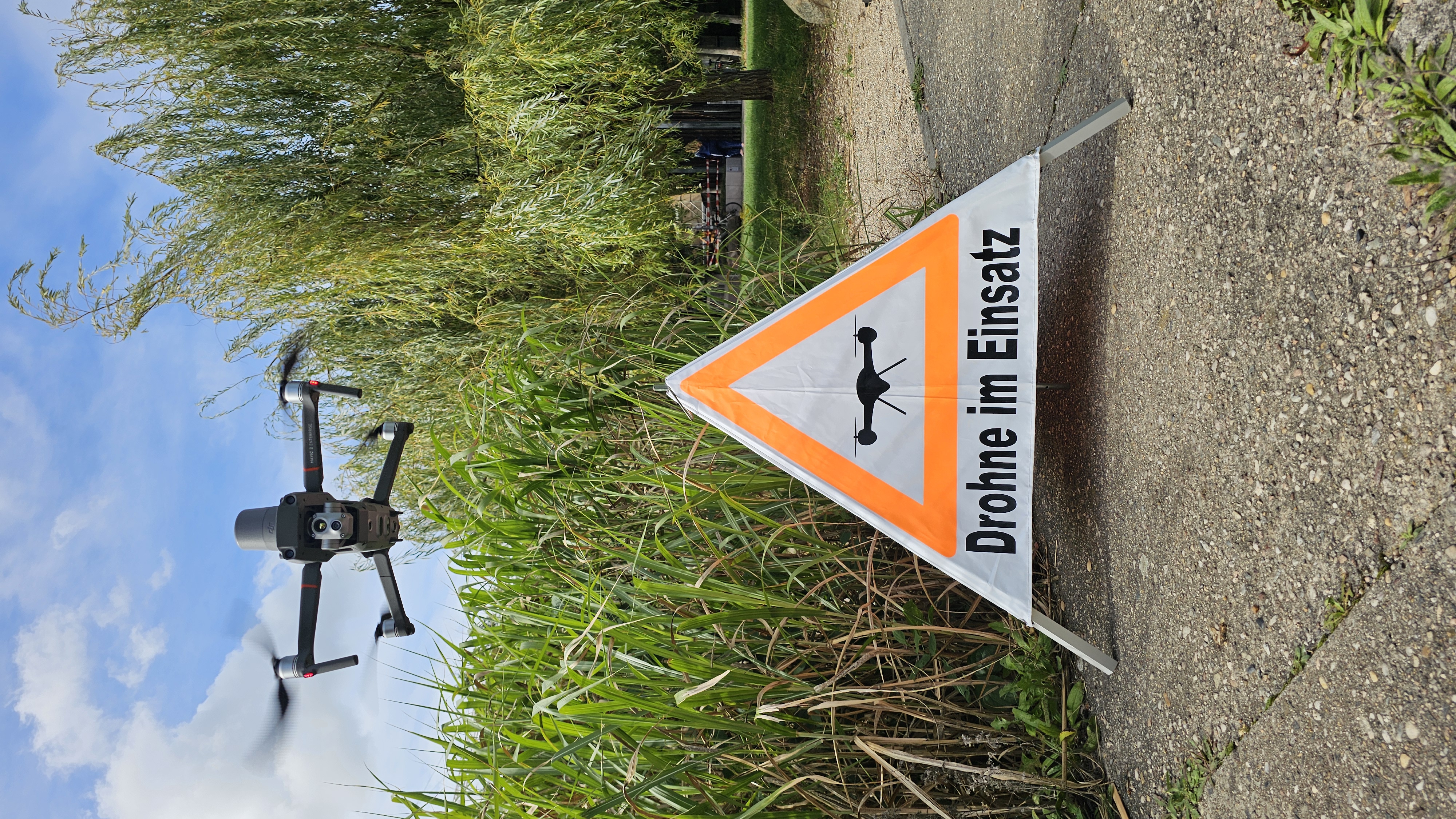 Warnpyramide / Faltsignal, 70cm - Drohne im Einsatz