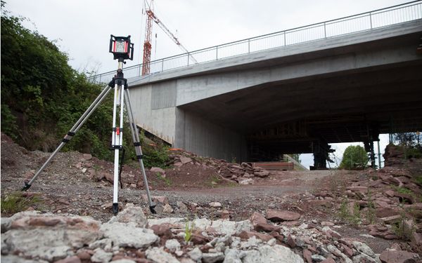 PULSAR HV-R+ Horizontal- und Vertikallaser, vollautomatisch, rot