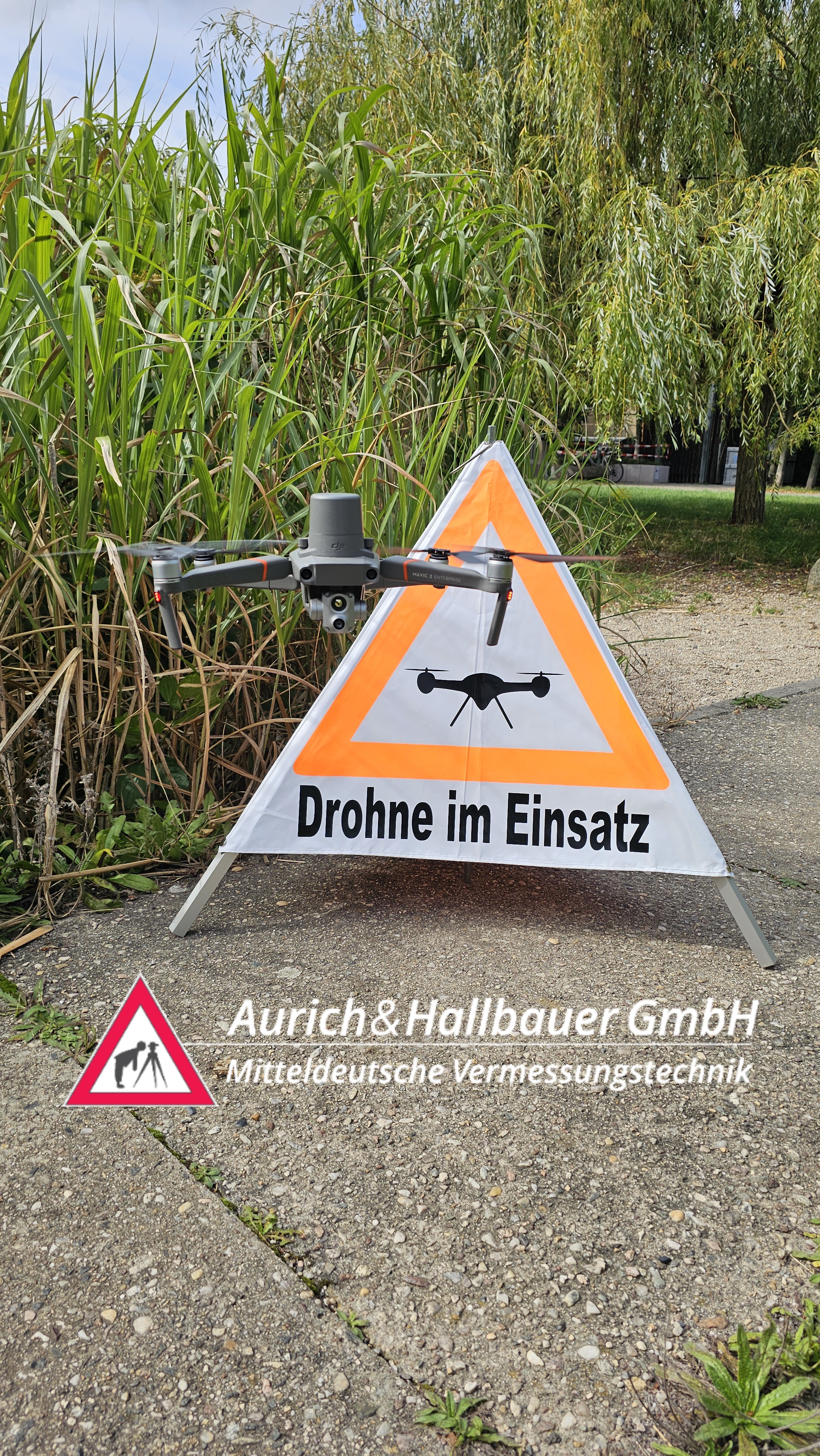 Warnpyramide / Faltsignal, 70cm - Drohne im Einsatz