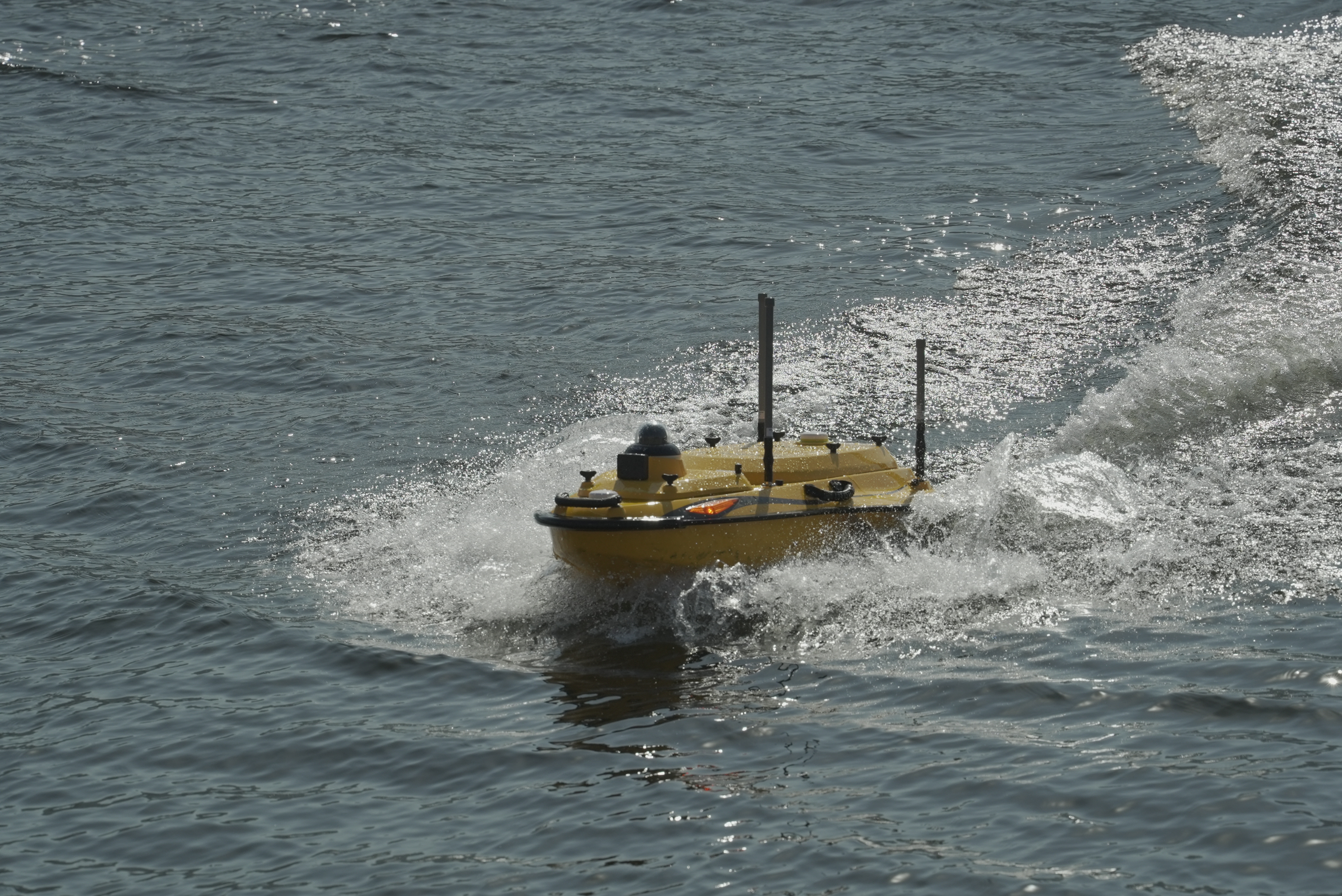 Apache 4 Pro – Professionelles Vermessungsboot (USV) für Bathymetrie &amp; Hydrologie